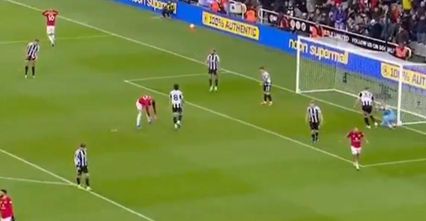 战犯表现，姆伯莫一脚踢飞绝佳机会，库尼亚抱头、谢什科捶地