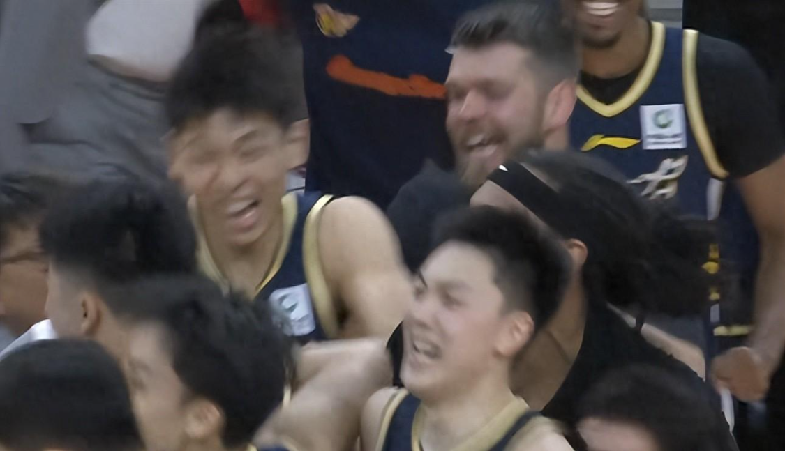 九游娱乐官方登入-广东绝境绝杀北京！张皓嘉致命三分定输赢，许利民赛前狂言被打脸